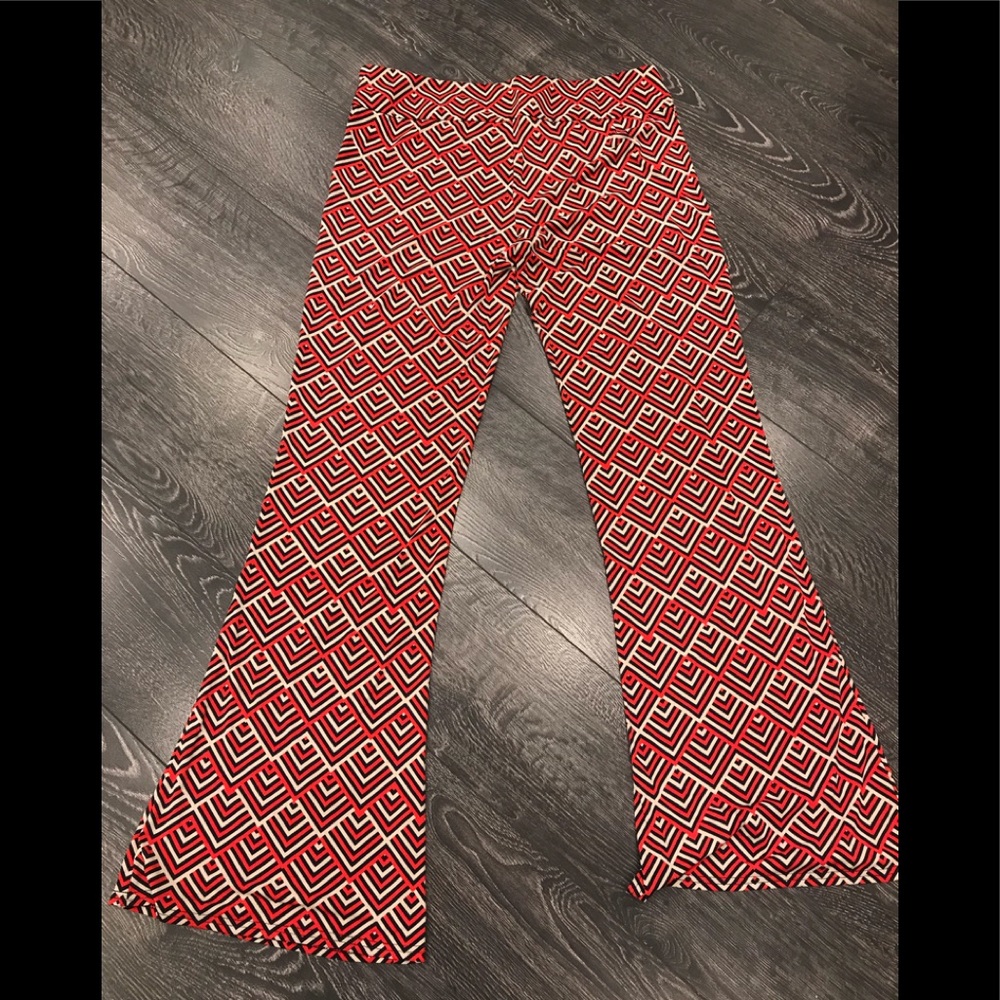 Stunning straight wide leg pants.